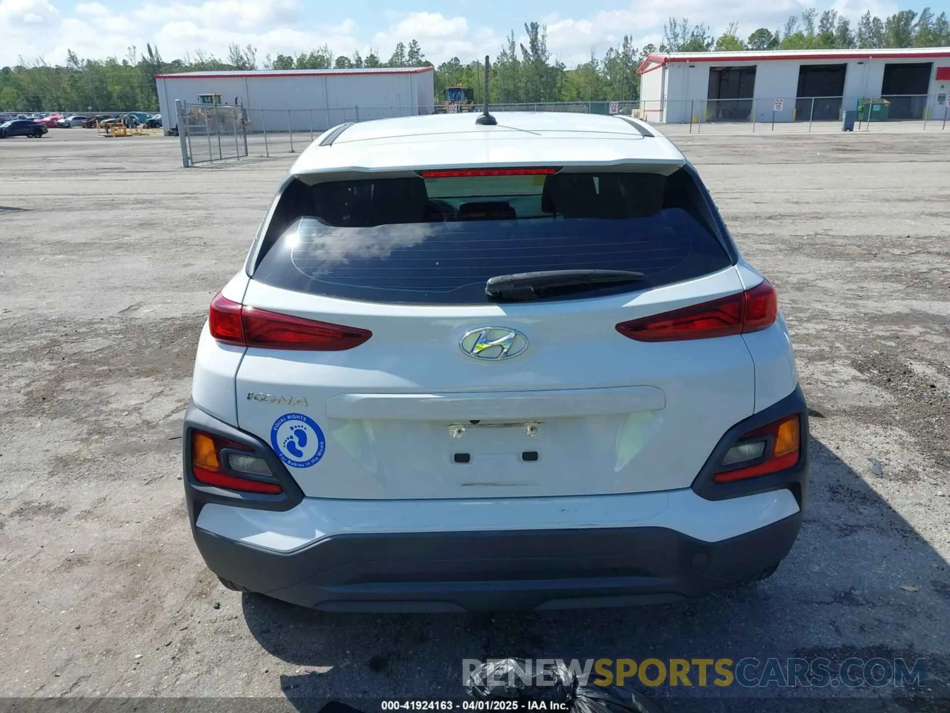 16 fotografías del automóvil dañado KM8K12AA0MU614100 HYUNDAI KONA 2021