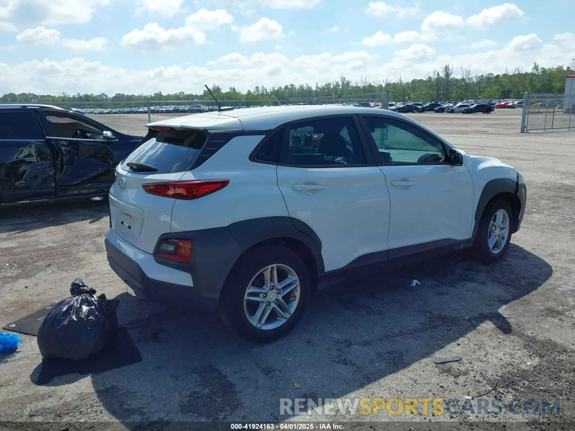 4 fotografías del automóvil dañado KM8K12AA0MU614100 HYUNDAI KONA 2021
