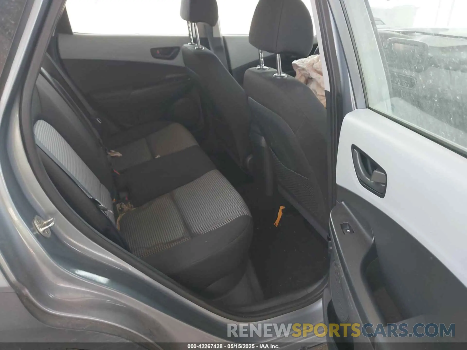 8 fotografías del automóvil dañado KM8K12AA3MU611563 HYUNDAI KONA 2021