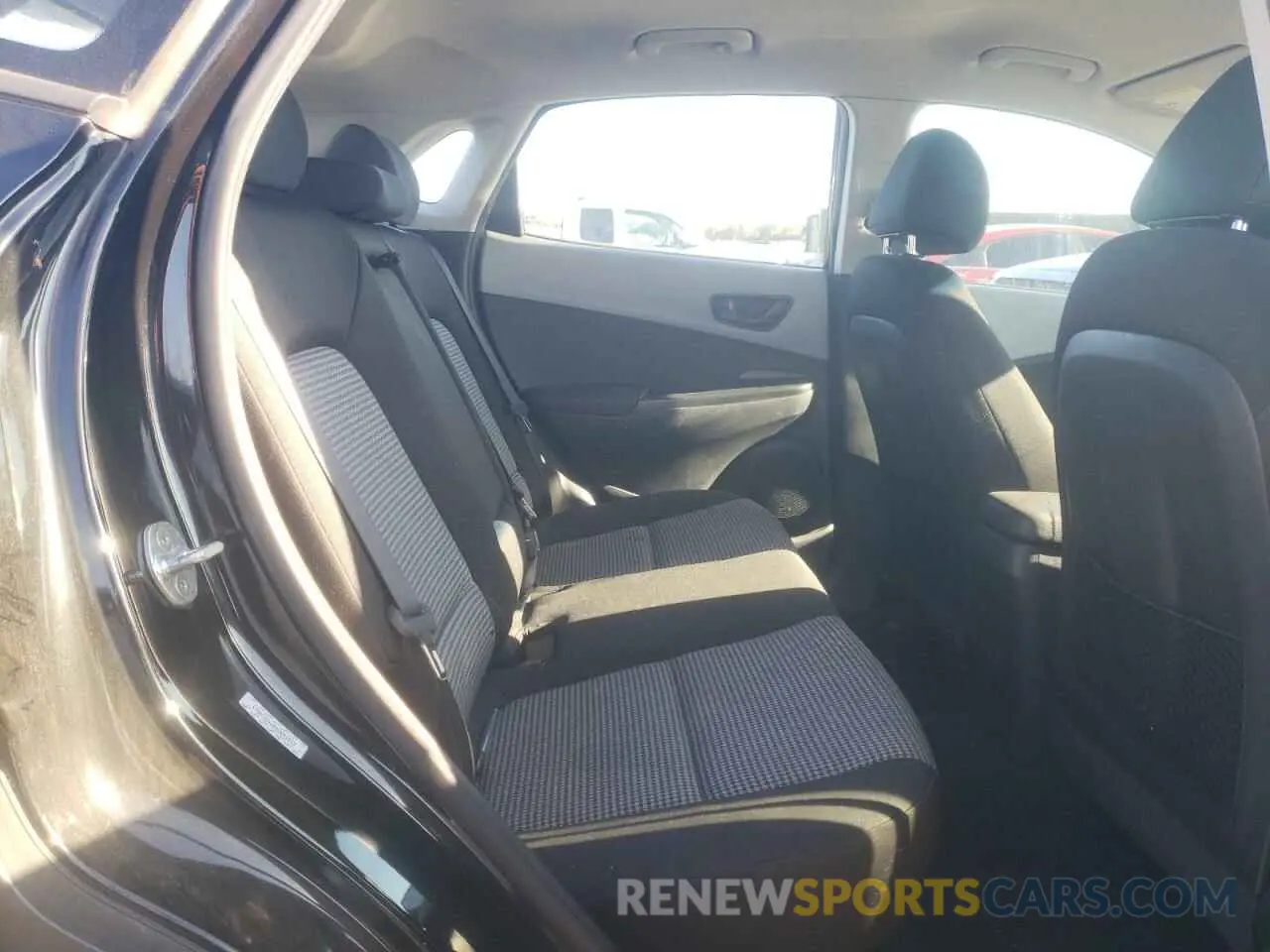 11 fotografías del automóvil dañado KM8K12AA8MU641013 HYUNDAI KONA 2021