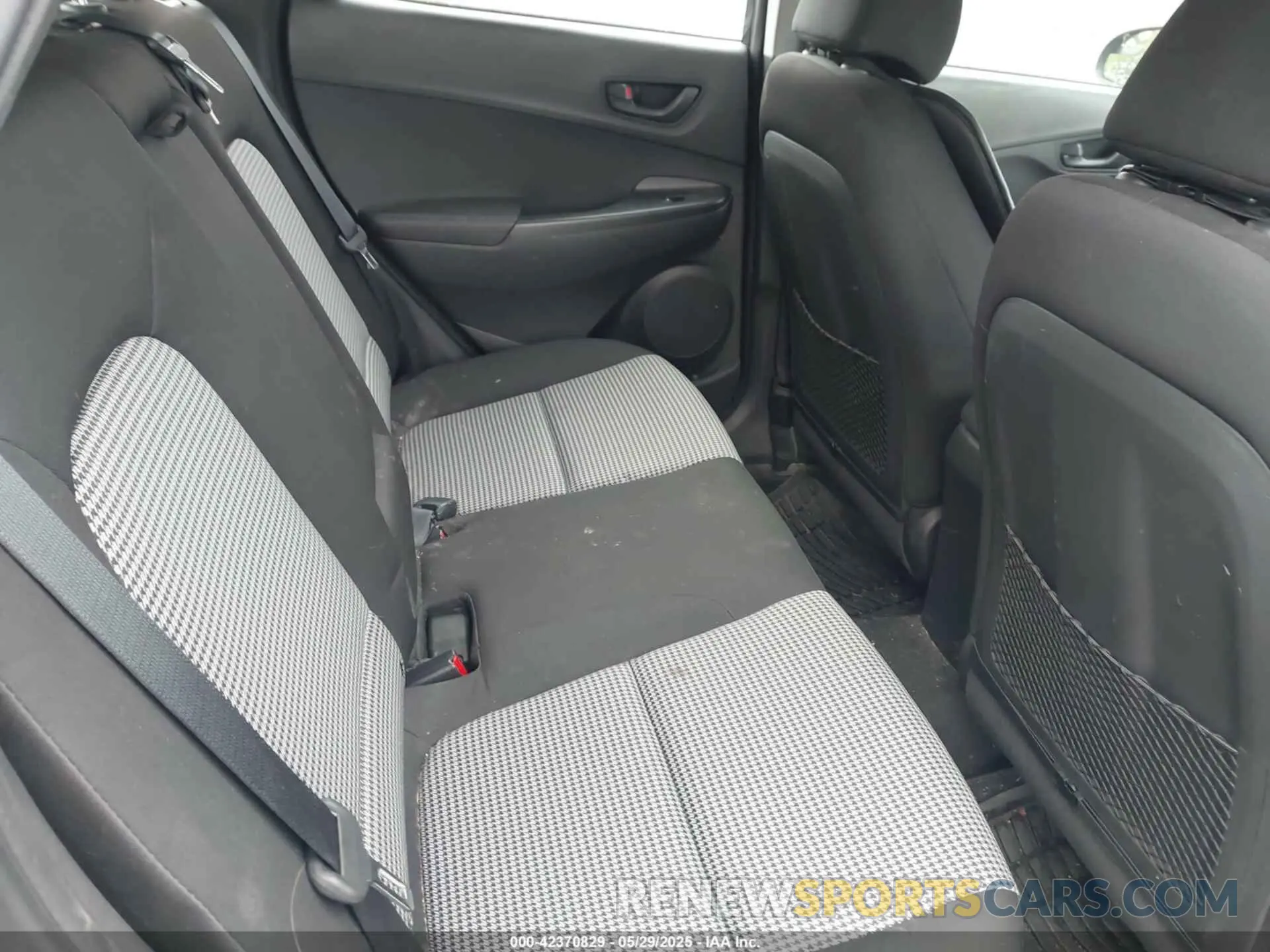 8 fotografías del automóvil dañado KM8K1CAA1MU648231 HYUNDAI KONA 2021