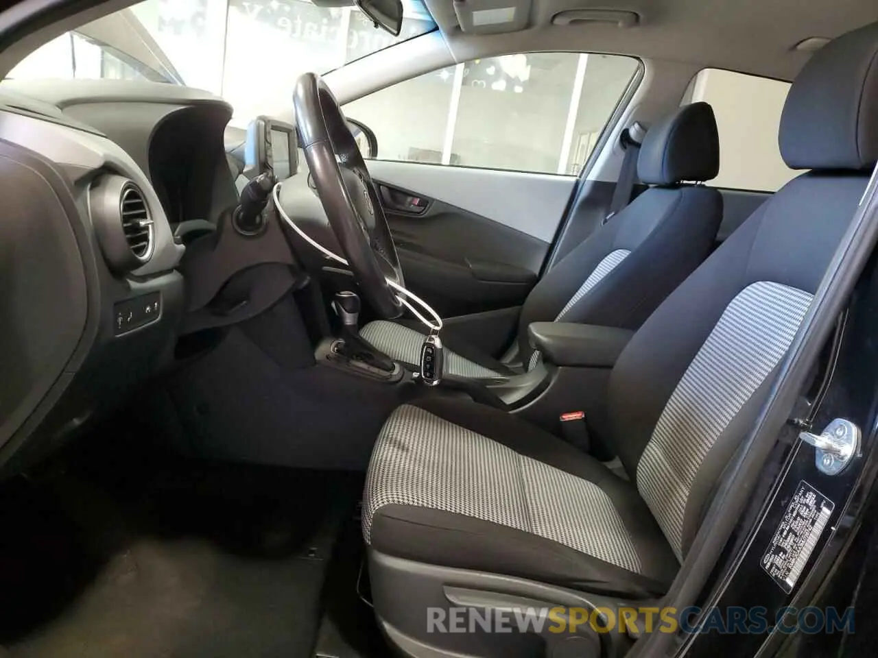 7 fotografías del automóvil dañado KM8K2CAA3MU739742 HYUNDAI KONA 2021