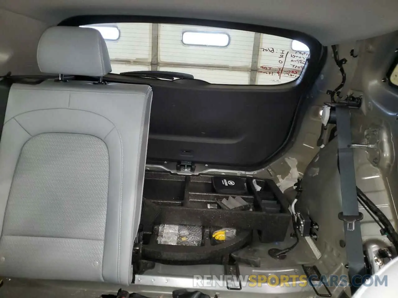 10 fotografías del automóvil dañado KM8K3CA50MU612642 HYUNDAI KONA 2021
