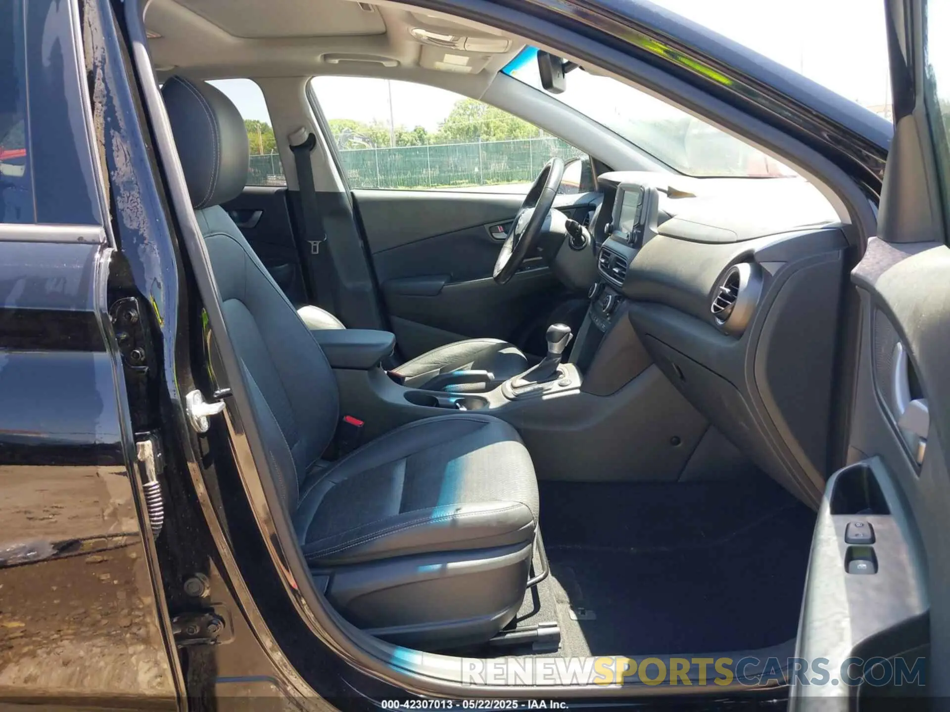 5 fotografías del automóvil dañado KM8K3CA52MU667416 HYUNDAI KONA 2021