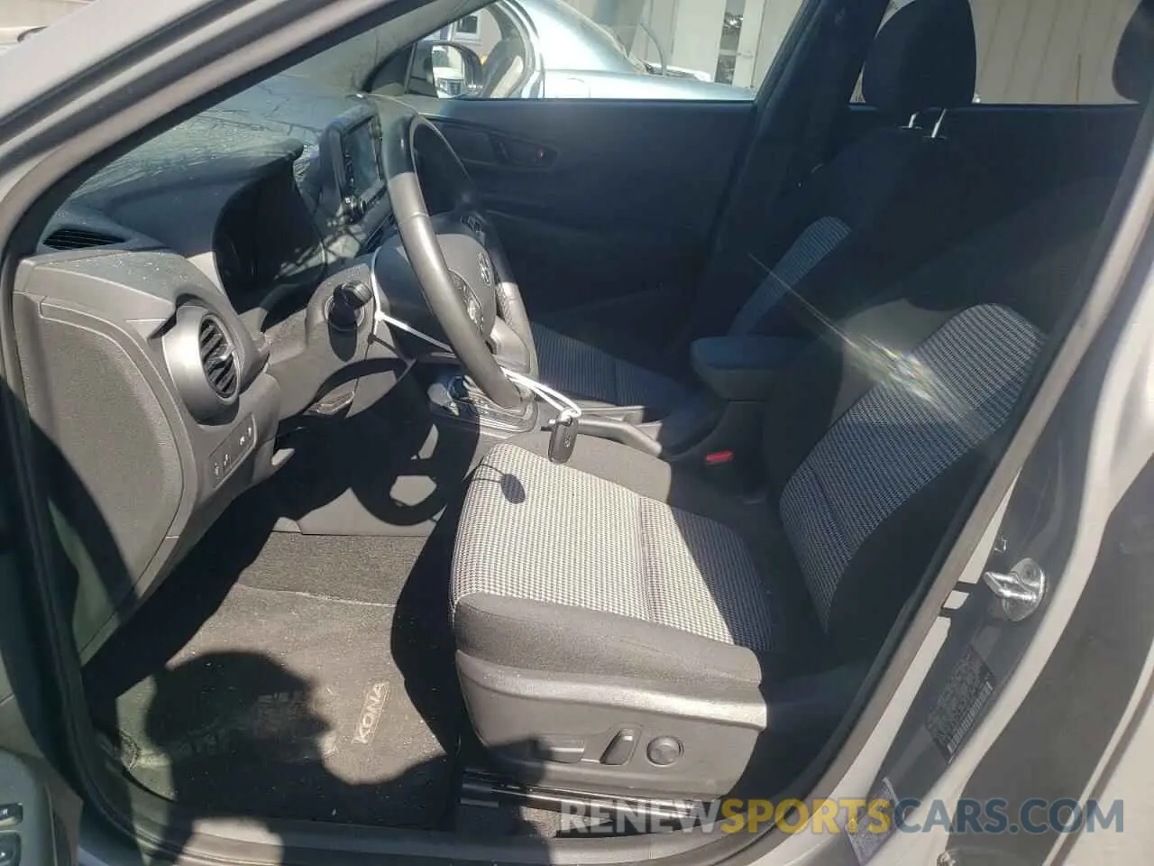 7 fotografías del automóvil dañado KM8K6CA53MU687603 HYUNDAI KONA 2021