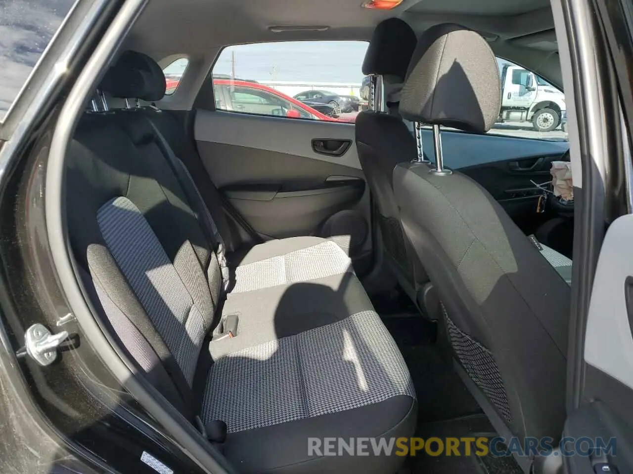 12 fotografías del automóvil dañado KM8K6CAA1MU742059 HYUNDAI KONA 2021