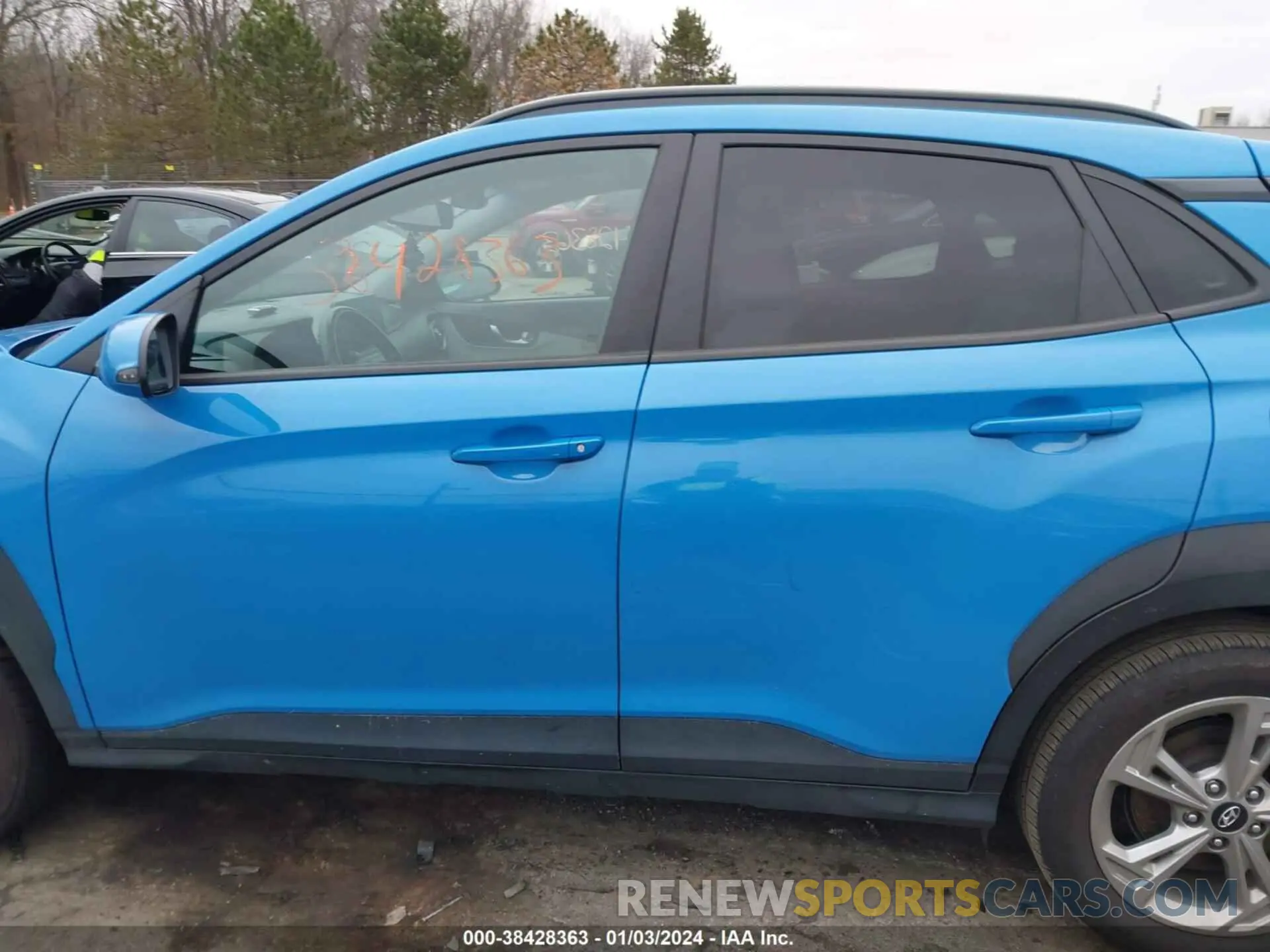 15 fotografías del automóvil dañado KM8K3CAB1NU762587 HYUNDAI KONA 2022