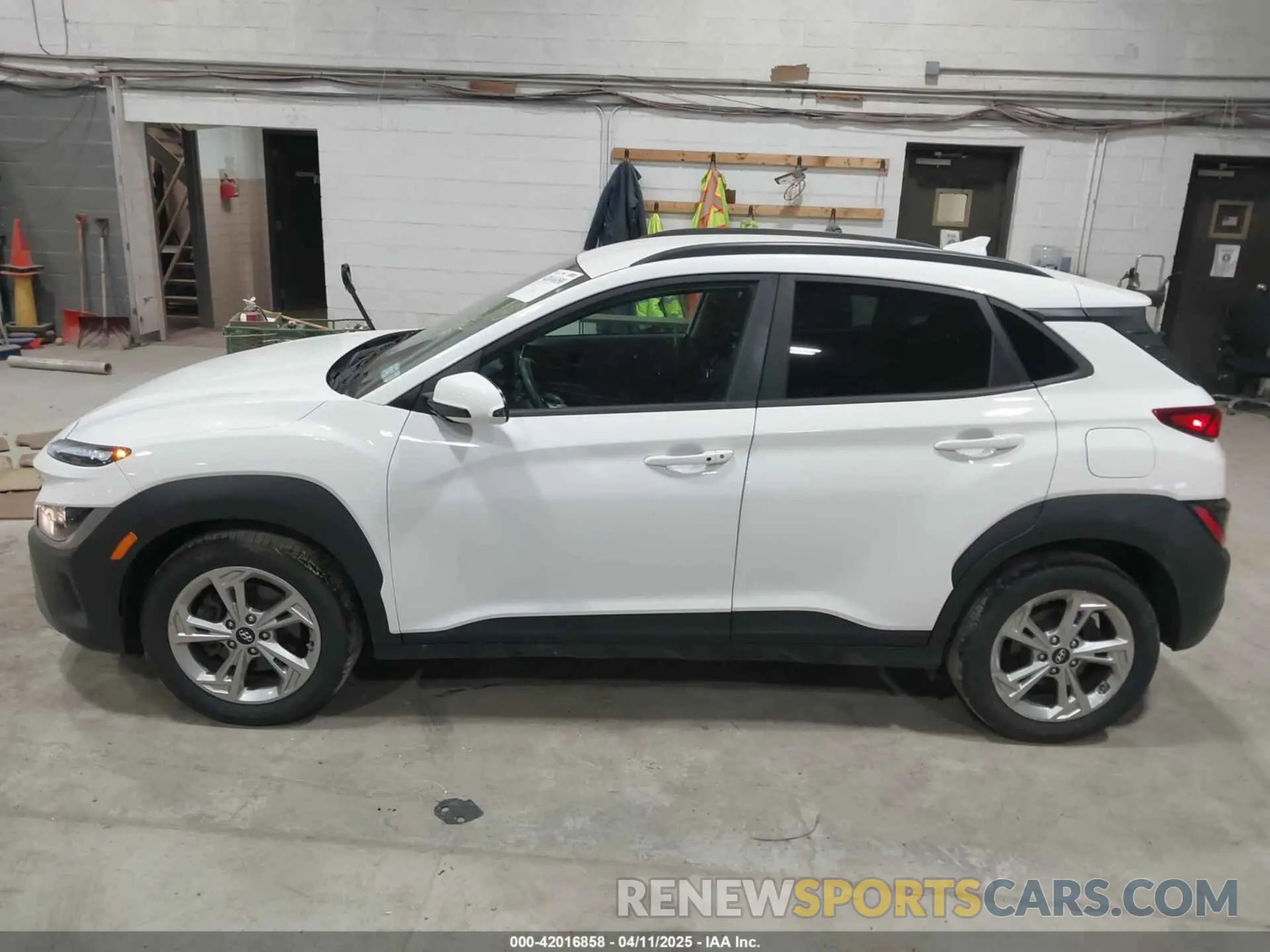 14 fotografías del automóvil dañado KM8K6CAB0NU761826 HYUNDAI KONA 2022
