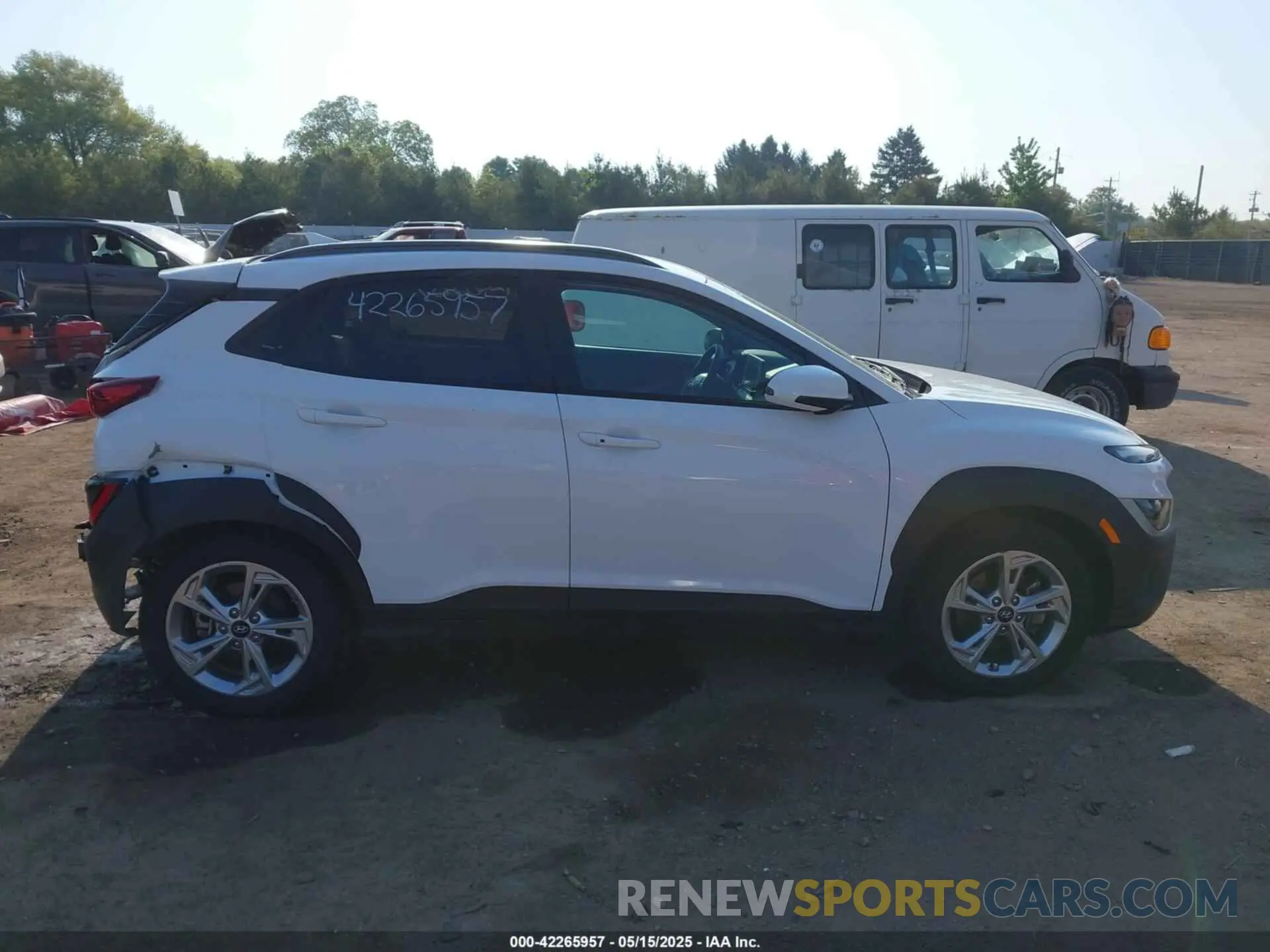 14 fotografías del automóvil dañado KM8K6CAB7NU901581 HYUNDAI KONA 2022