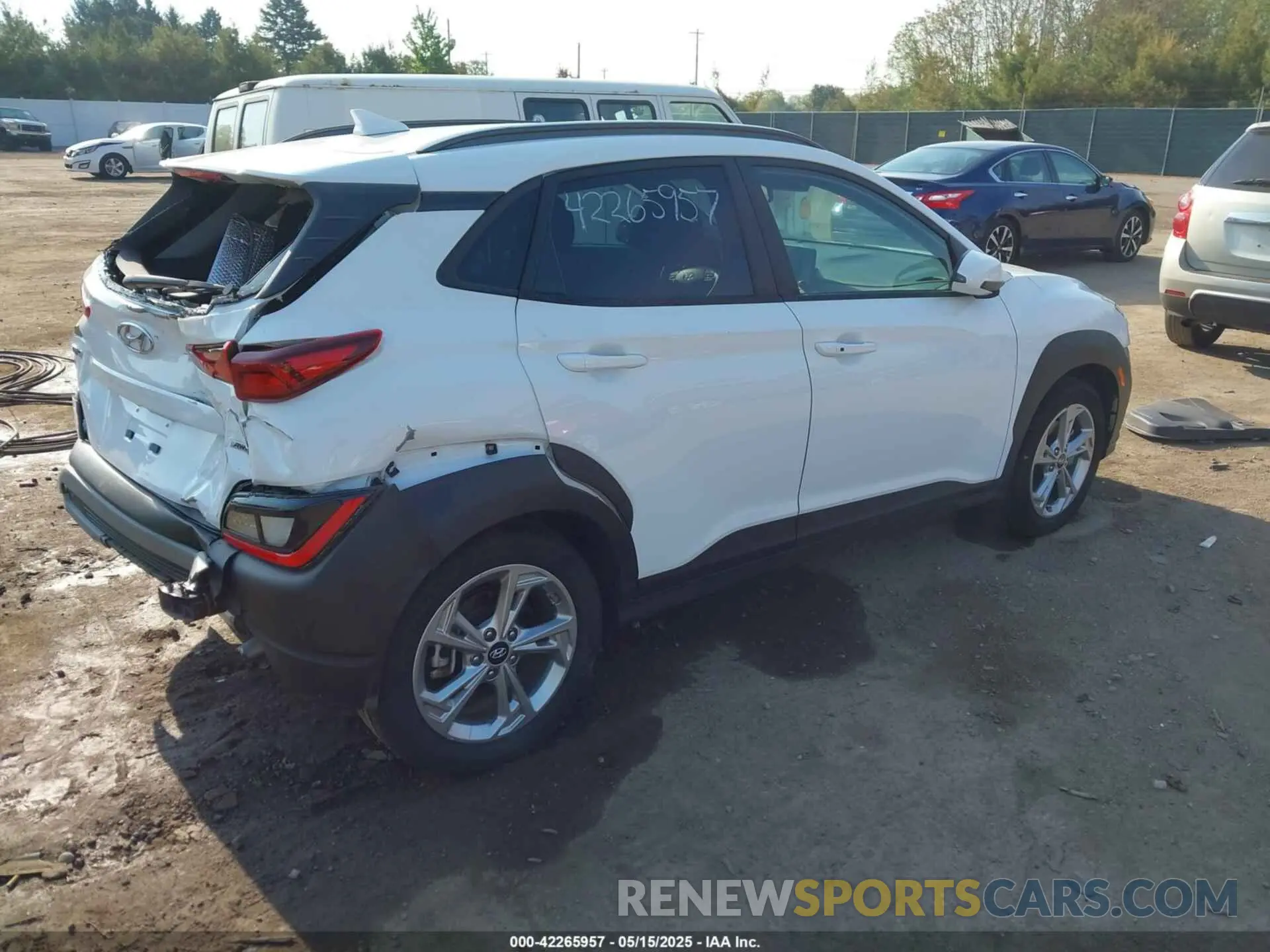 4 fotografías del automóvil dañado KM8K6CAB7NU901581 HYUNDAI KONA 2022