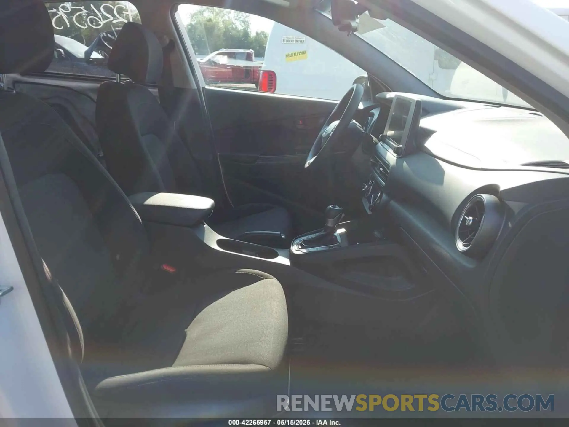 5 fotografías del automóvil dañado KM8K6CAB7NU901581 HYUNDAI KONA 2022