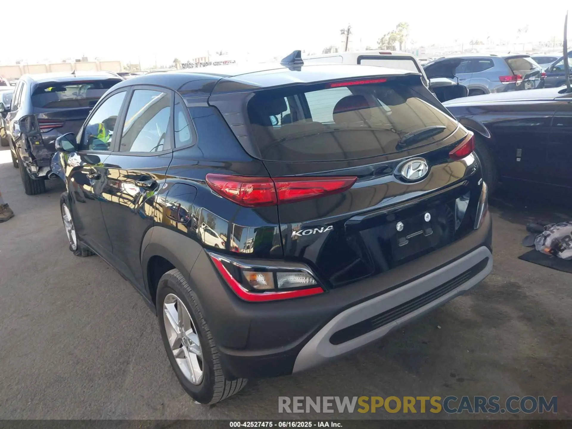 3 fotografías del automóvil dañado KM8K2CAB4PU056655 HYUNDAI KONA 2023