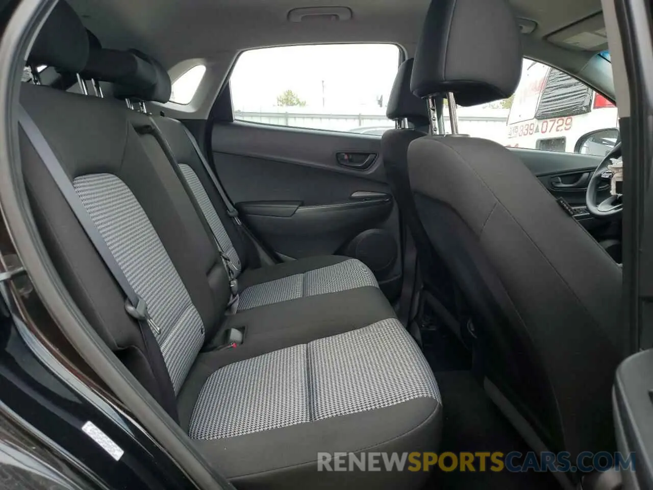 10 fotografías del automóvil dañado KM8K2CAB4PU995675 HYUNDAI KONA 2023