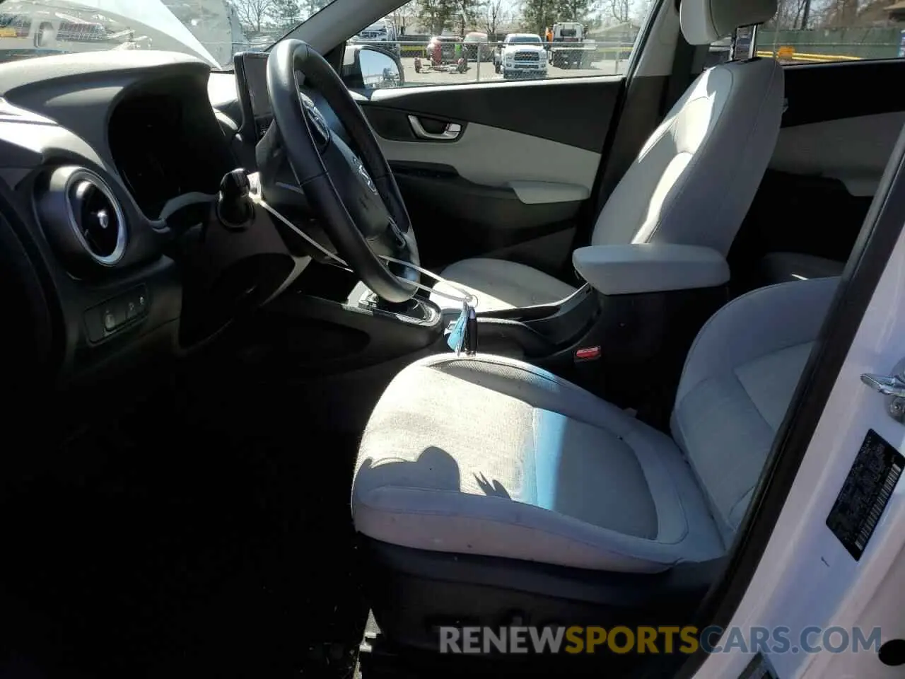 7 fotografías del automóvil dañado KM8K32AB2PU976324 HYUNDAI KONA 2023