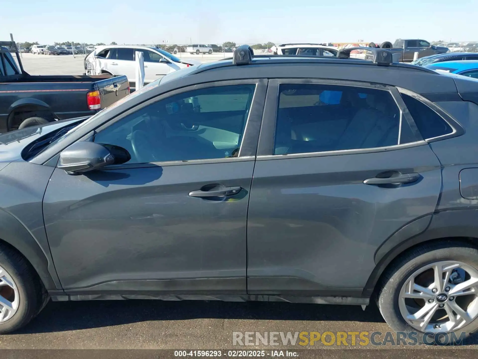 13 fotografías del automóvil dañado KM8K32AB2PU996203 HYUNDAI KONA 2023