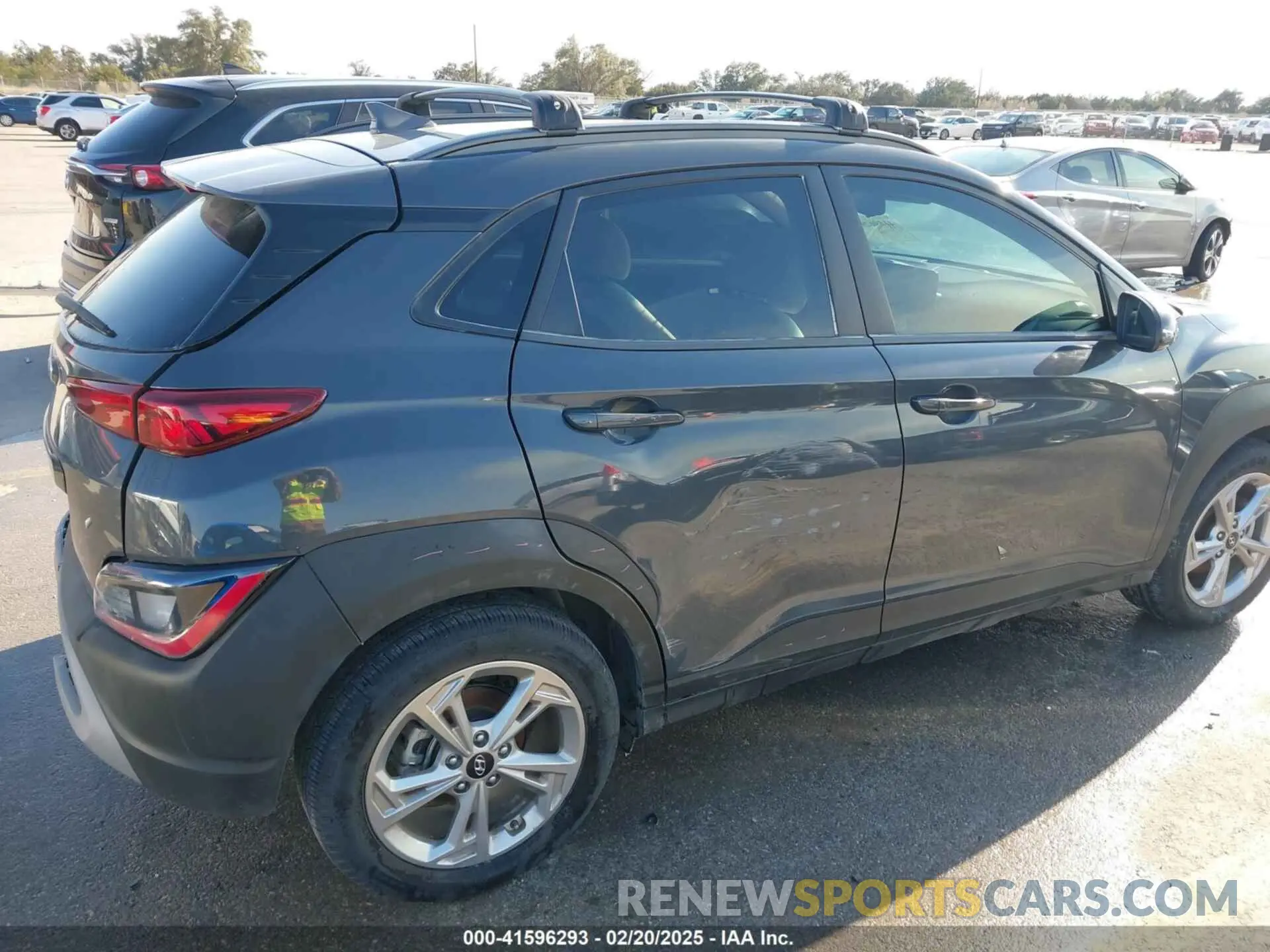 18 fotografías del automóvil dañado KM8K32AB2PU996203 HYUNDAI KONA 2023