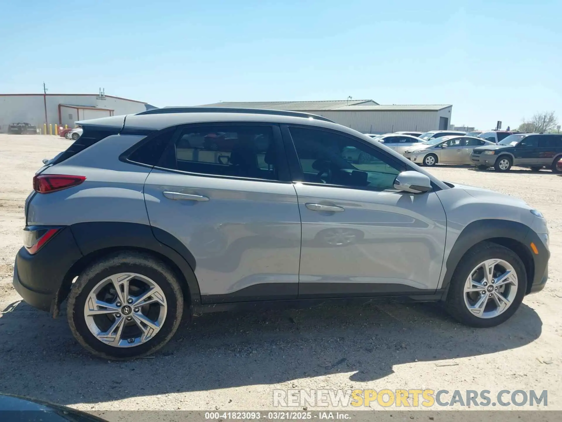 13 fotografías del automóvil dañado KM8K32AB8PU960824 HYUNDAI KONA 2023