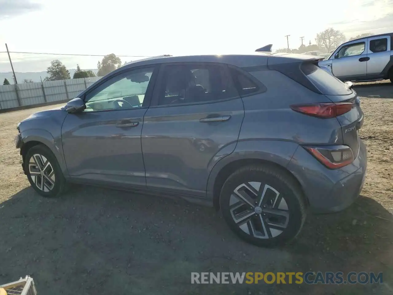 2 fotografías del automóvil dañado KM8K33AG1PU165566 HYUNDAI KONA 2023