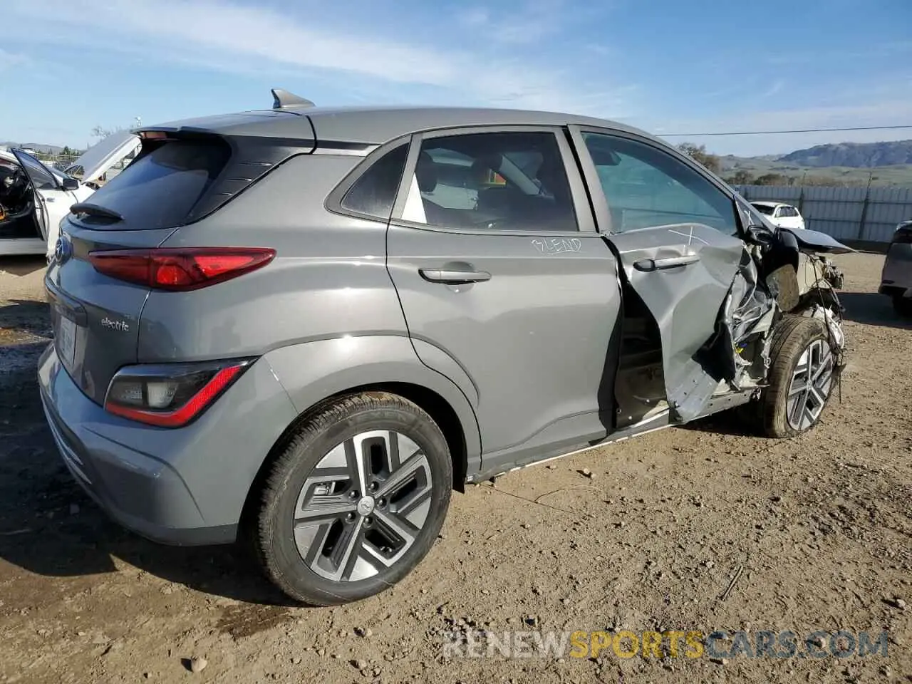 3 fotografías del automóvil dañado KM8K33AG1PU165566 HYUNDAI KONA 2023