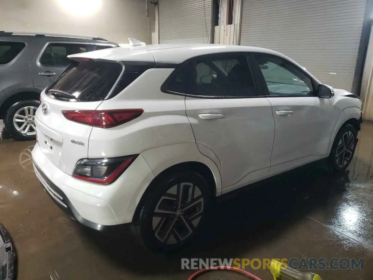 3 fotografías del automóvil dañado KM8K33AG2PU182571 HYUNDAI KONA 2023