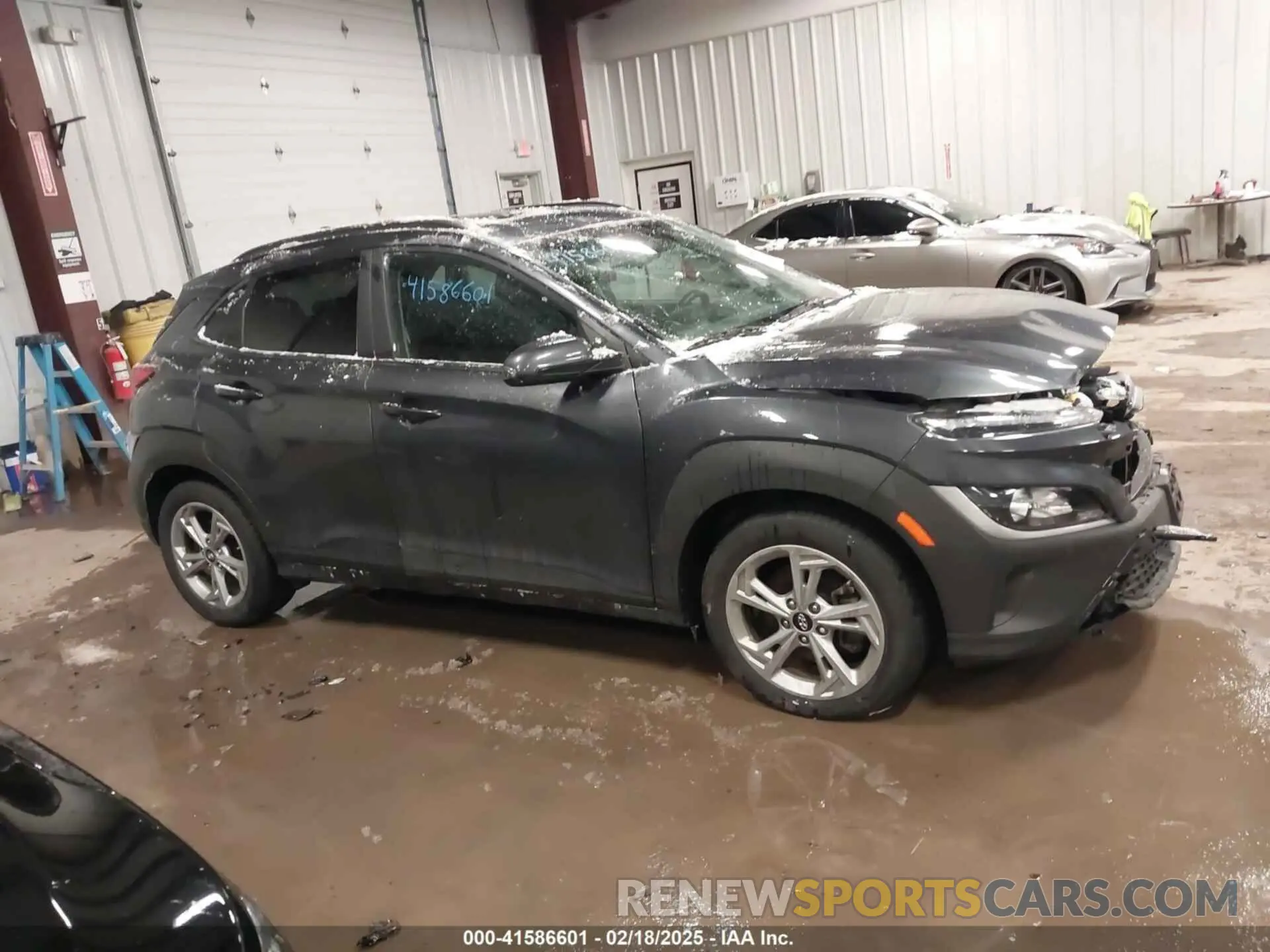 13 fotografías del automóvil dañado KM8K3CAB1PU939139 HYUNDAI KONA 2023