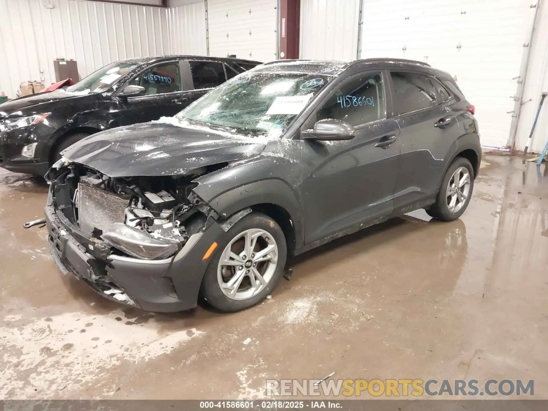 2 fotografías del automóvil dañado KM8K3CAB1PU939139 HYUNDAI KONA 2023