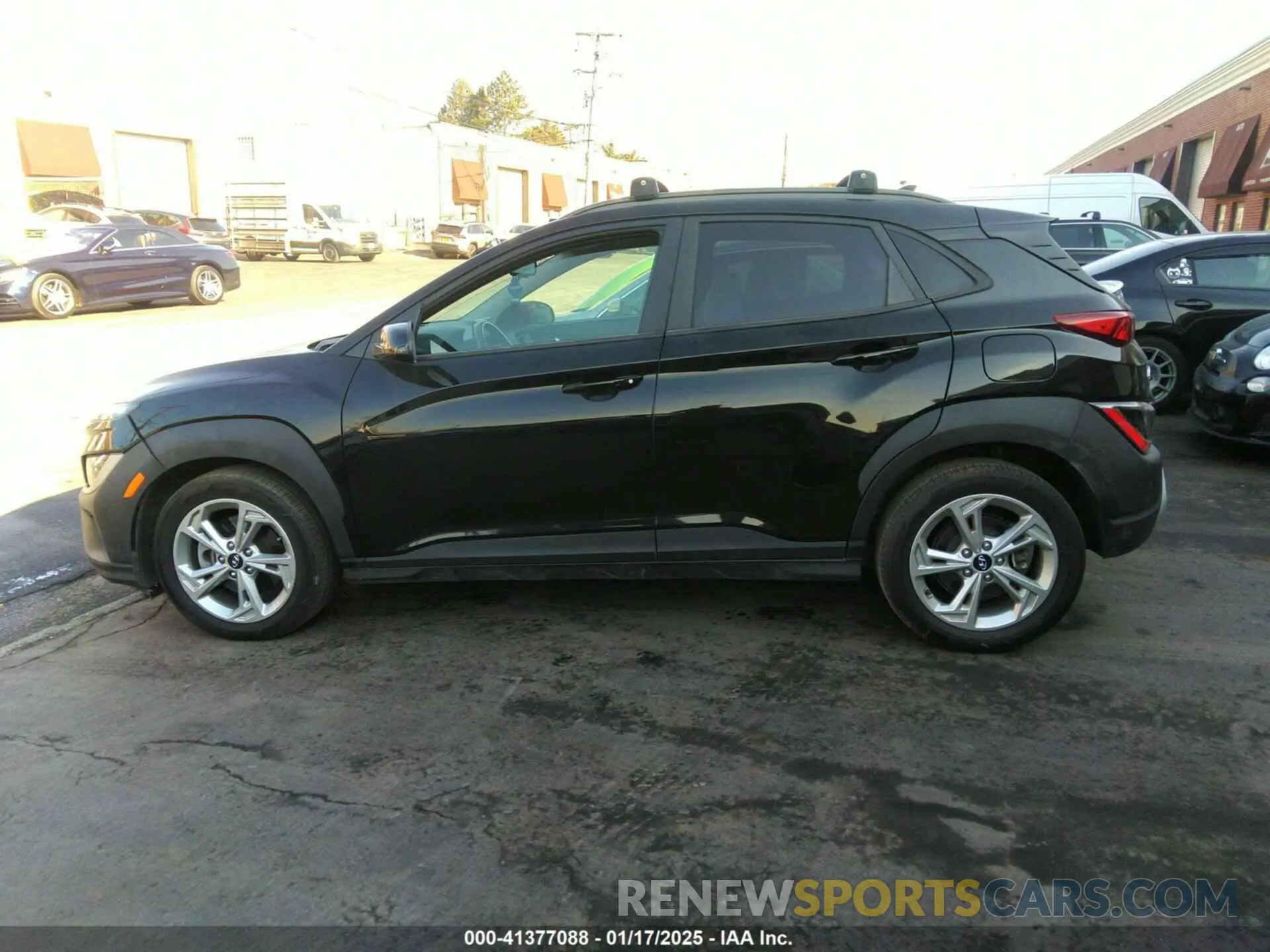 14 fotografías del automóvil dañado KM8K3CAB2PU949615 HYUNDAI KONA 2023