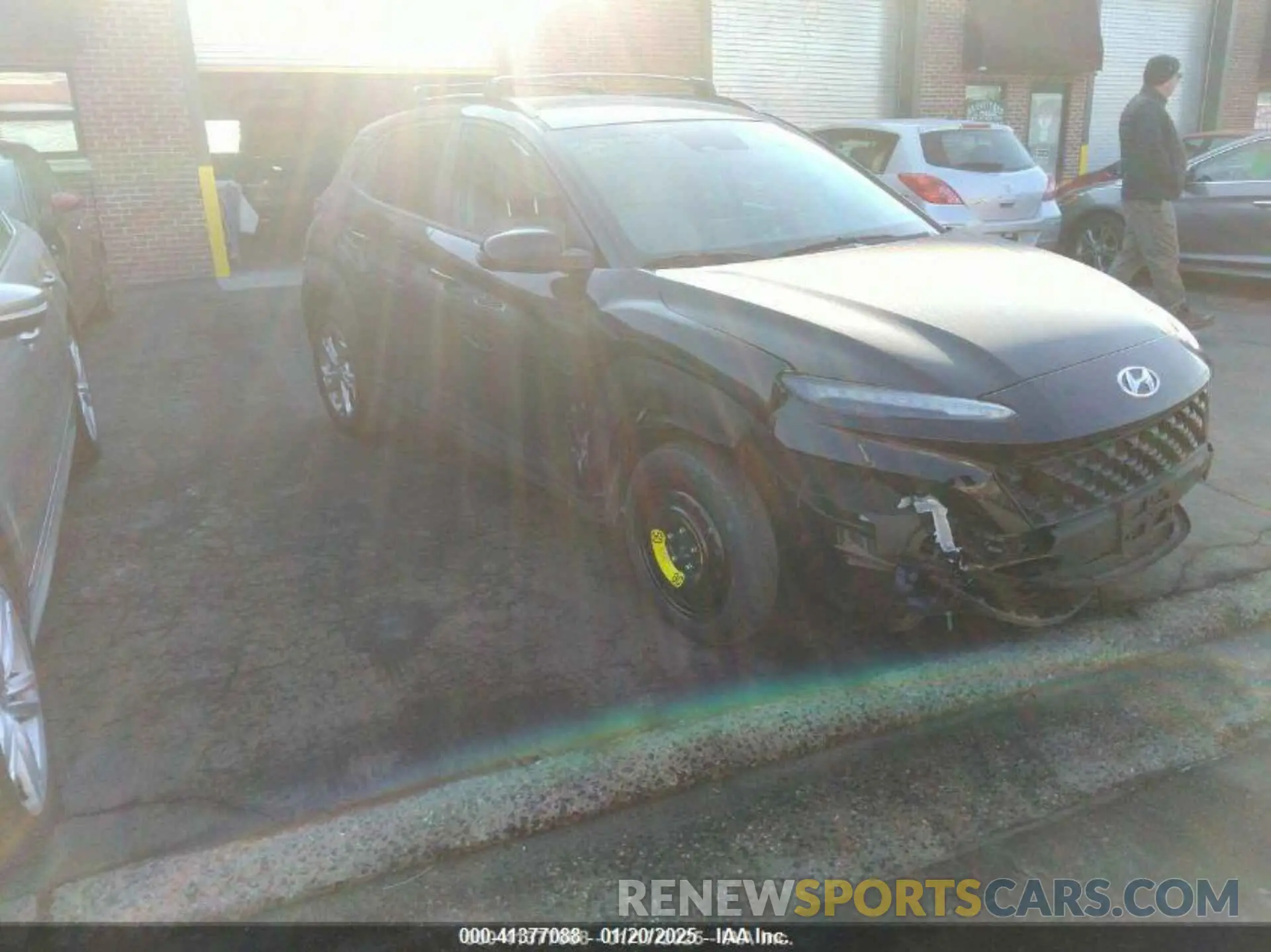 2 fotografías del automóvil dañado KM8K3CAB2PU949615 HYUNDAI KONA 2023