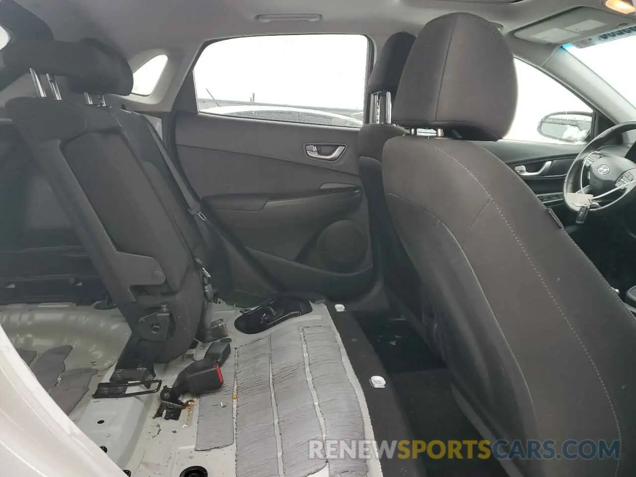 10 fotografías del automóvil dañado KM8K3CAB3PU974667 HYUNDAI KONA 2023