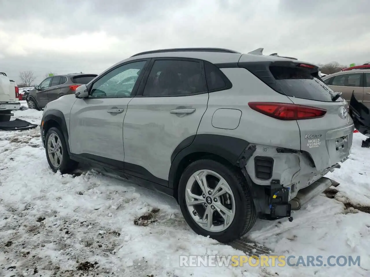 2 fotografías del automóvil dañado KM8K3CAB3PU974667 HYUNDAI KONA 2023