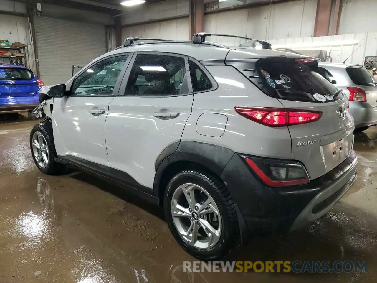 2 fotografías del automóvil dañado KM8K3CAB5PU946983 HYUNDAI KONA 2023