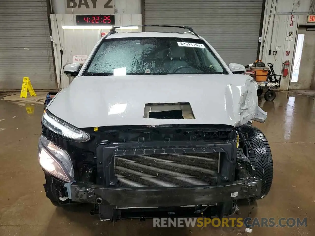 5 fotografías del automóvil dañado KM8K3CAB5PU946983 HYUNDAI KONA 2023