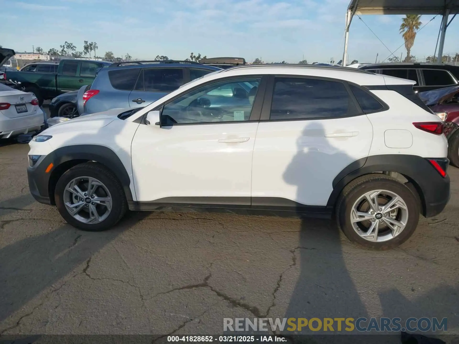 14 fotografías del automóvil dañado KM8K3CAB8PU055554 HYUNDAI KONA 2023