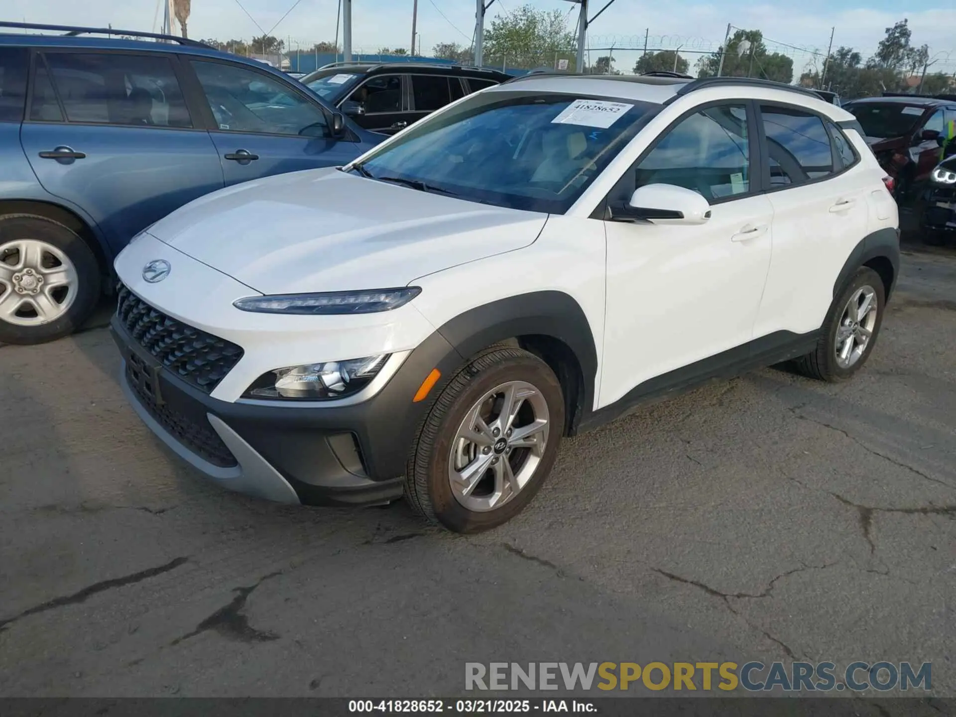 2 fotografías del automóvil dañado KM8K3CAB8PU055554 HYUNDAI KONA 2023