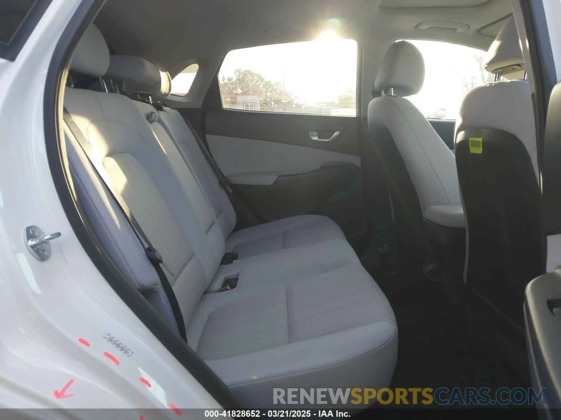 8 fotografías del automóvil dañado KM8K3CAB8PU055554 HYUNDAI KONA 2023