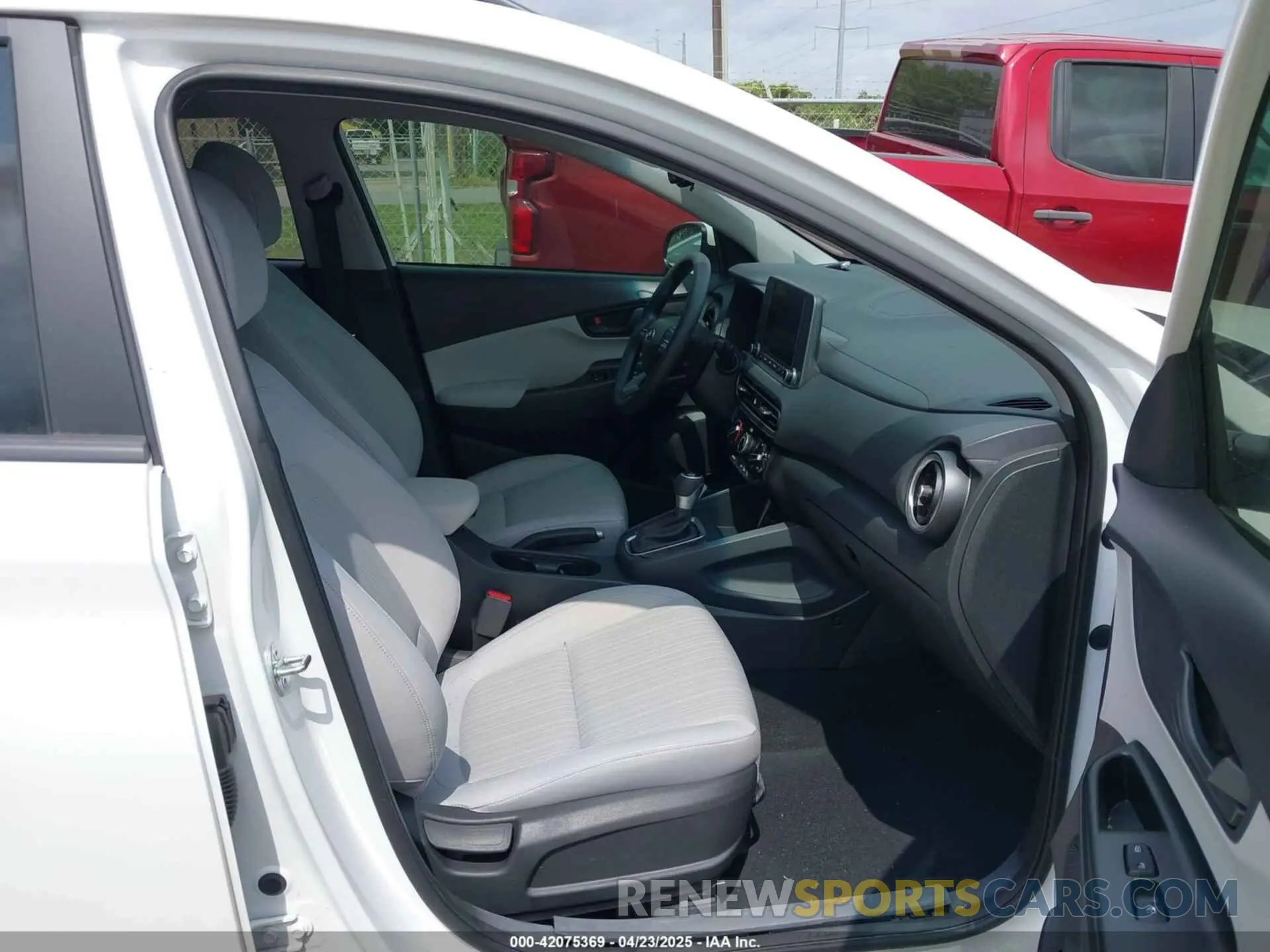 5 fotografías del automóvil dañado KM8K62AB2PU059696 HYUNDAI KONA 2023