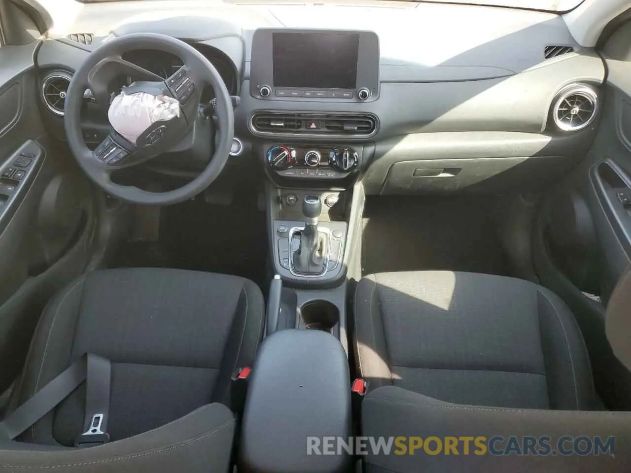8 fotografías del automóvil dañado KM8K62AB3PU007848 HYUNDAI KONA 2023
