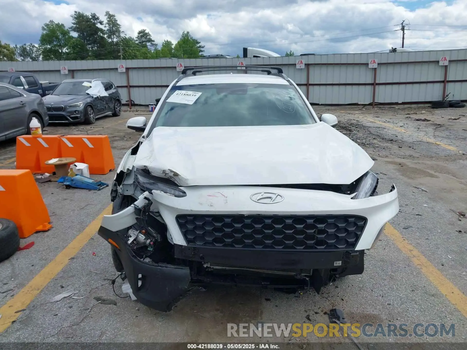 12 fotografías del automóvil dañado KM8K62AB3PU049243 HYUNDAI KONA 2023
