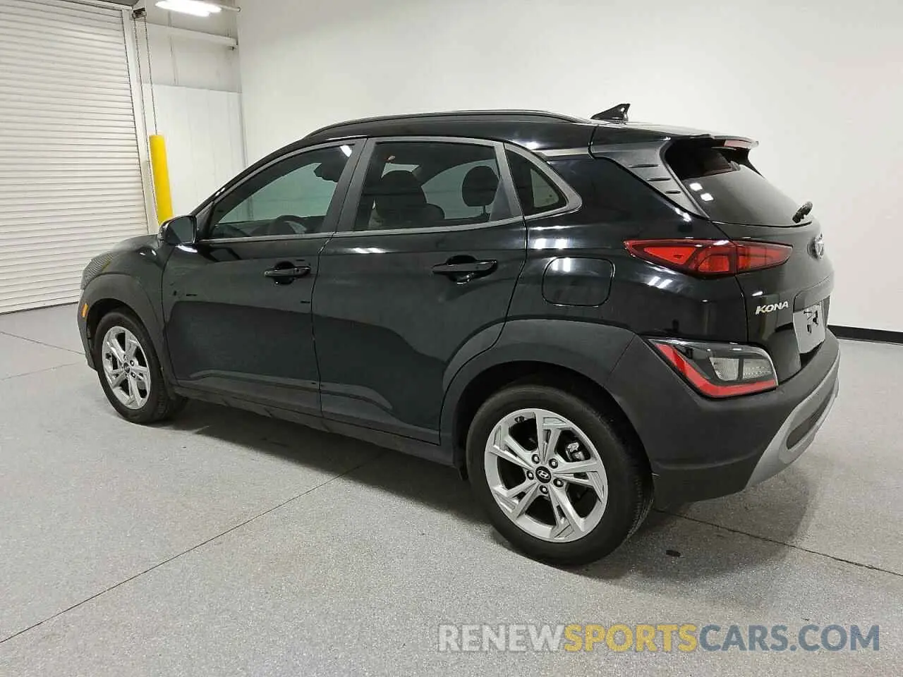 2 fotografías del automóvil dañado KM8K62AB5PU964272 HYUNDAI KONA 2023