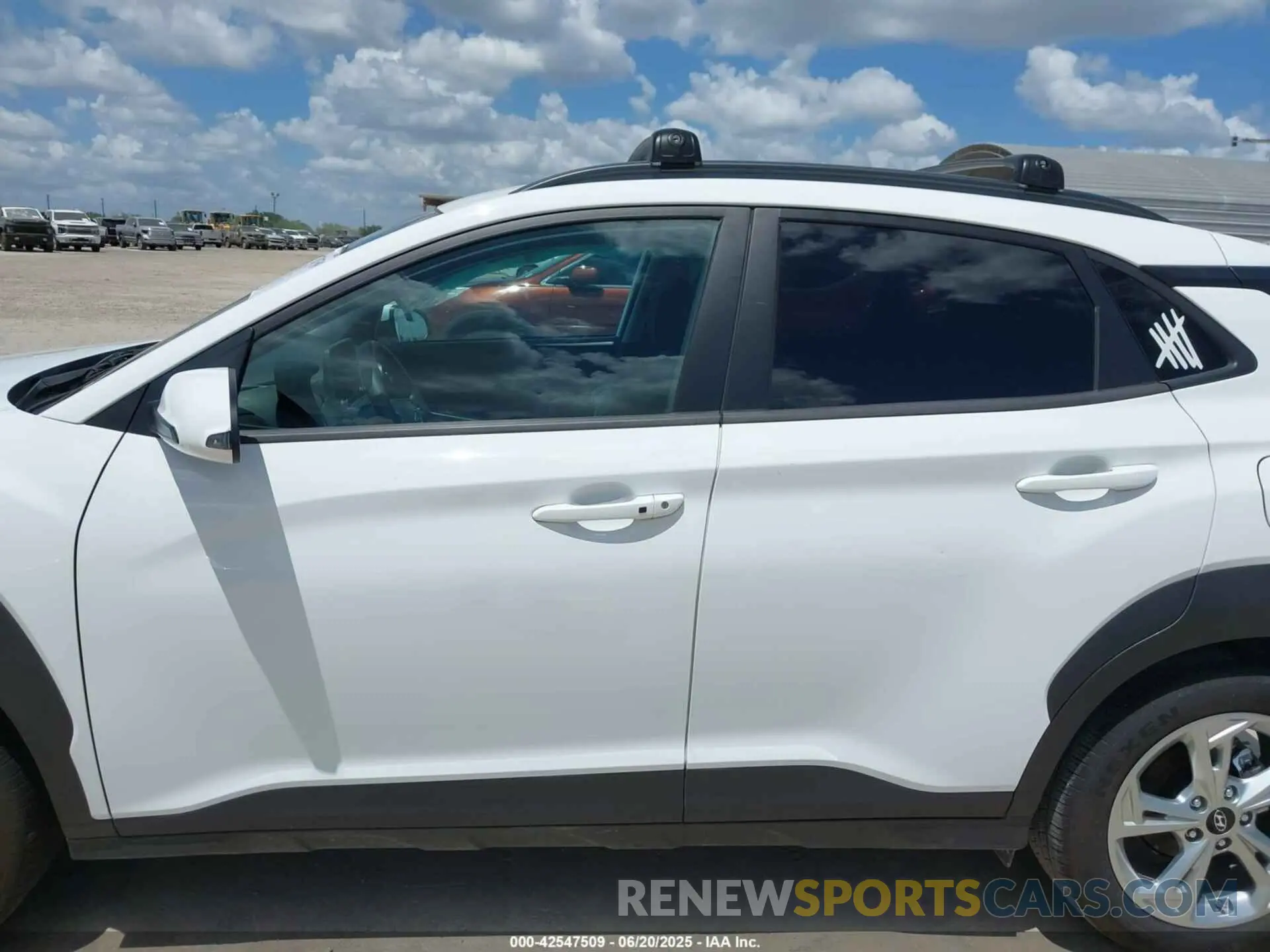 14 fotografías del automóvil dañado KM8K62AB6PU017029 HYUNDAI KONA 2023