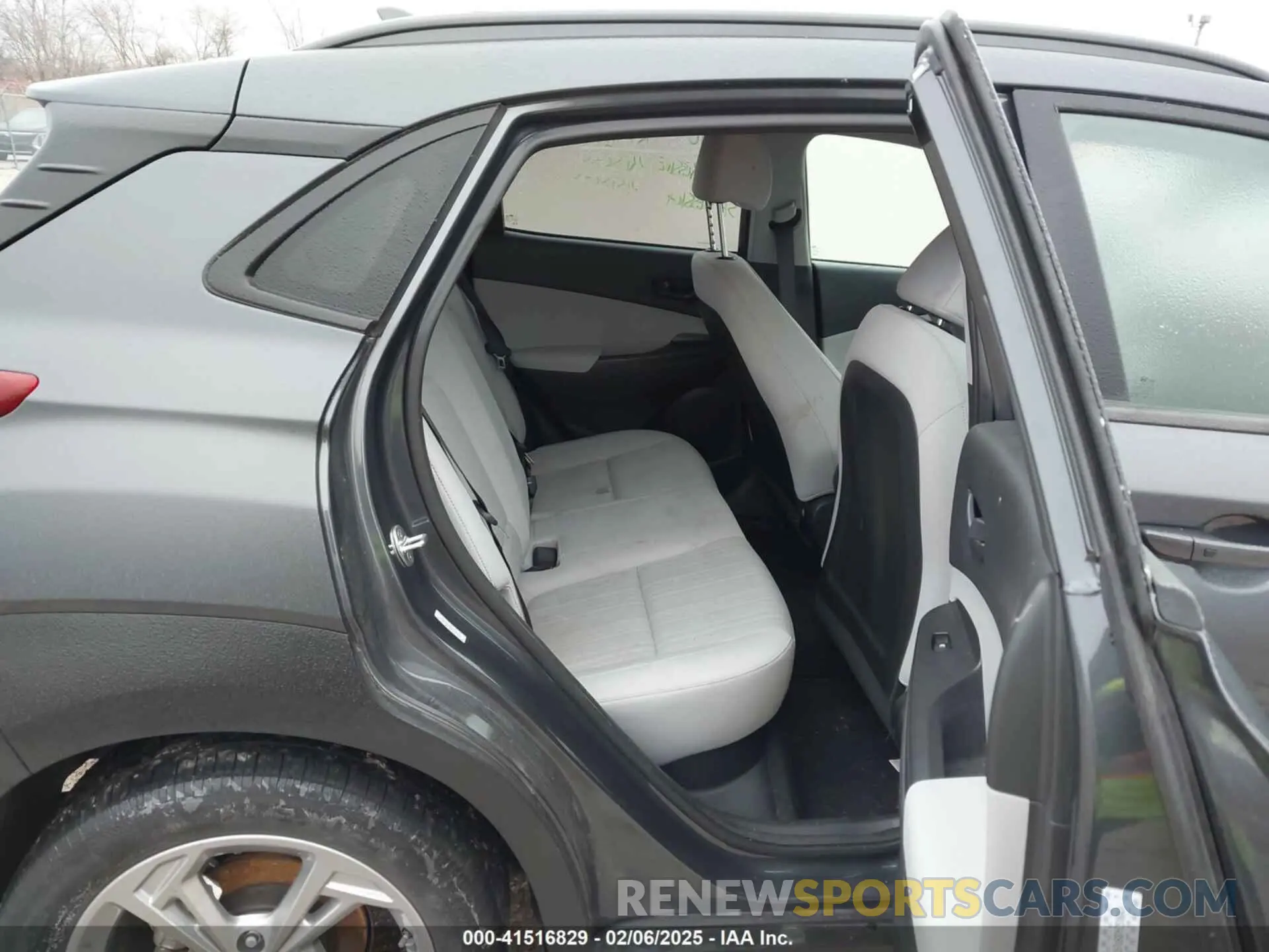 8 fotografías del automóvil dañado KM8K62AB8PU936451 HYUNDAI KONA 2023