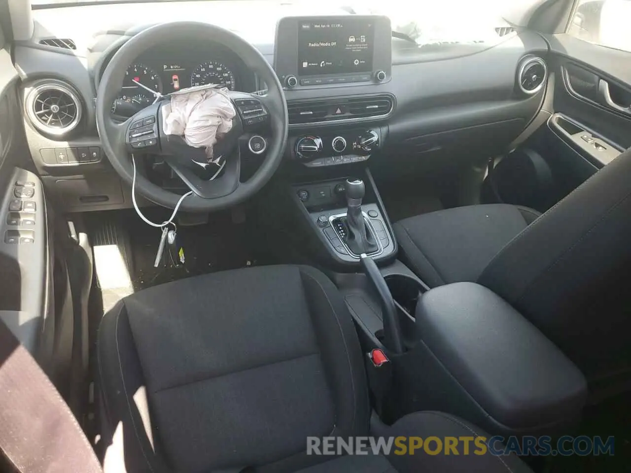 8 fotografías del automóvil dañado KM8K62AB8PU985827 HYUNDAI KONA 2023