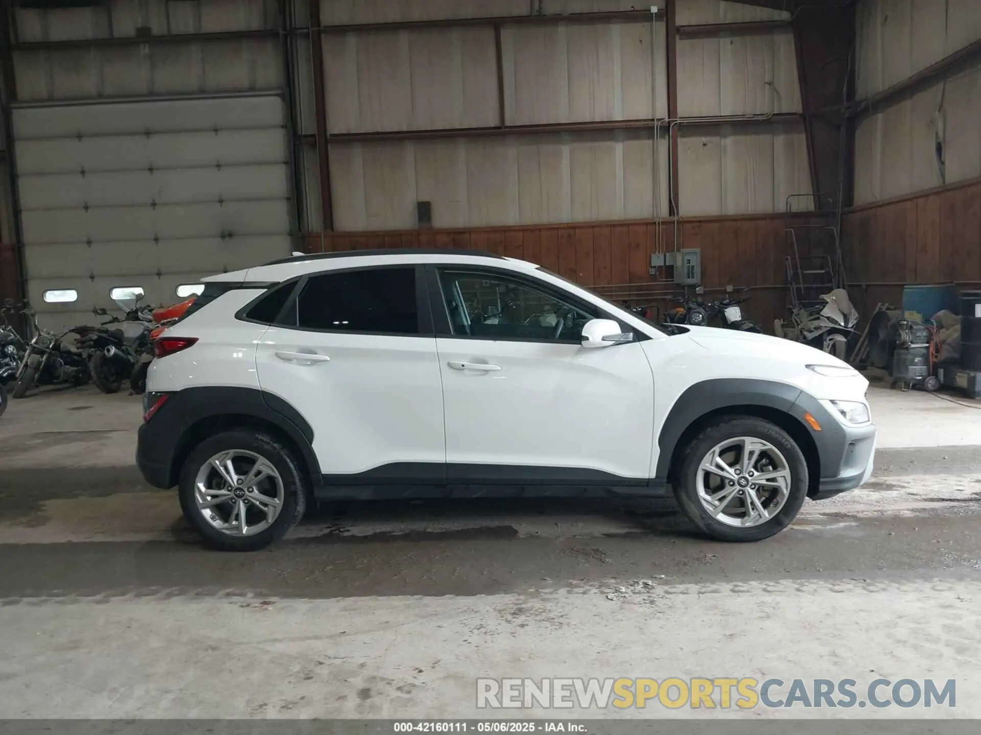 14 fotografías del automóvil dañado KM8K6CAB0PU954853 HYUNDAI KONA 2023