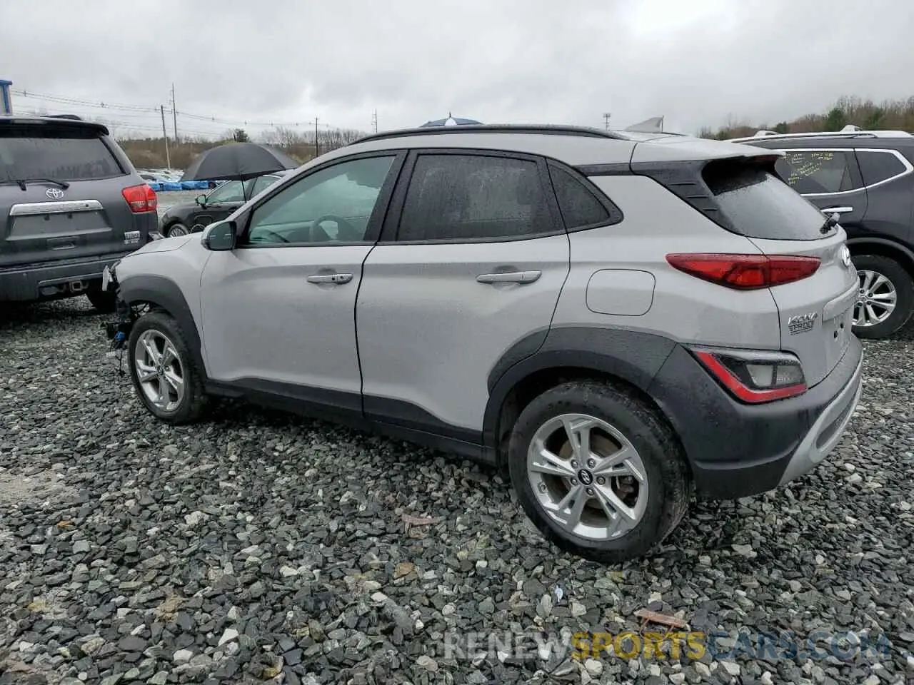 2 fotografías del automóvil dañado KM8K6CAB0PU990770 HYUNDAI KONA 2023