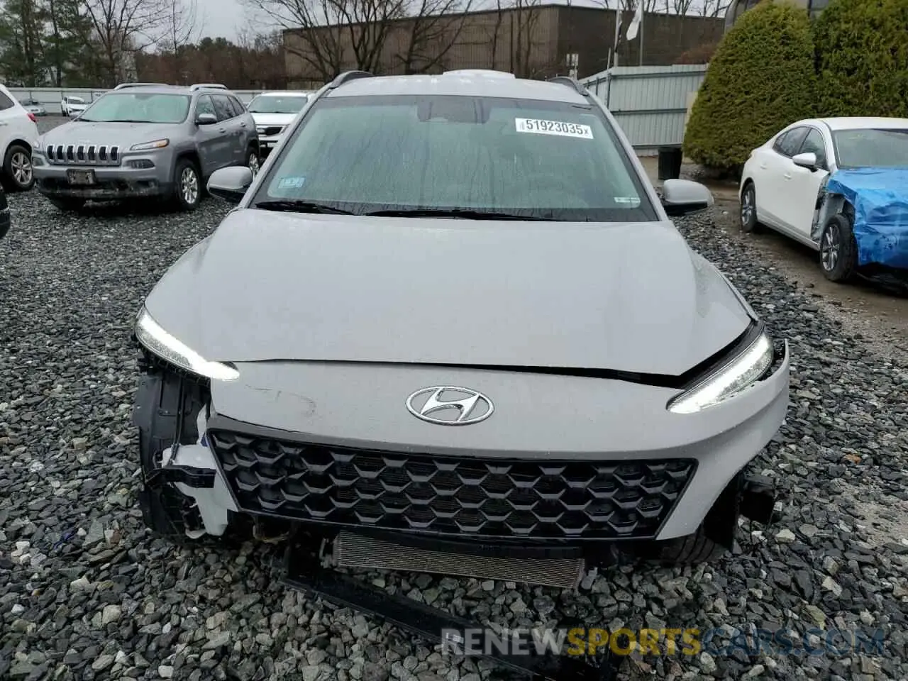 5 fotografías del automóvil dañado KM8K6CAB0PU990770 HYUNDAI KONA 2023