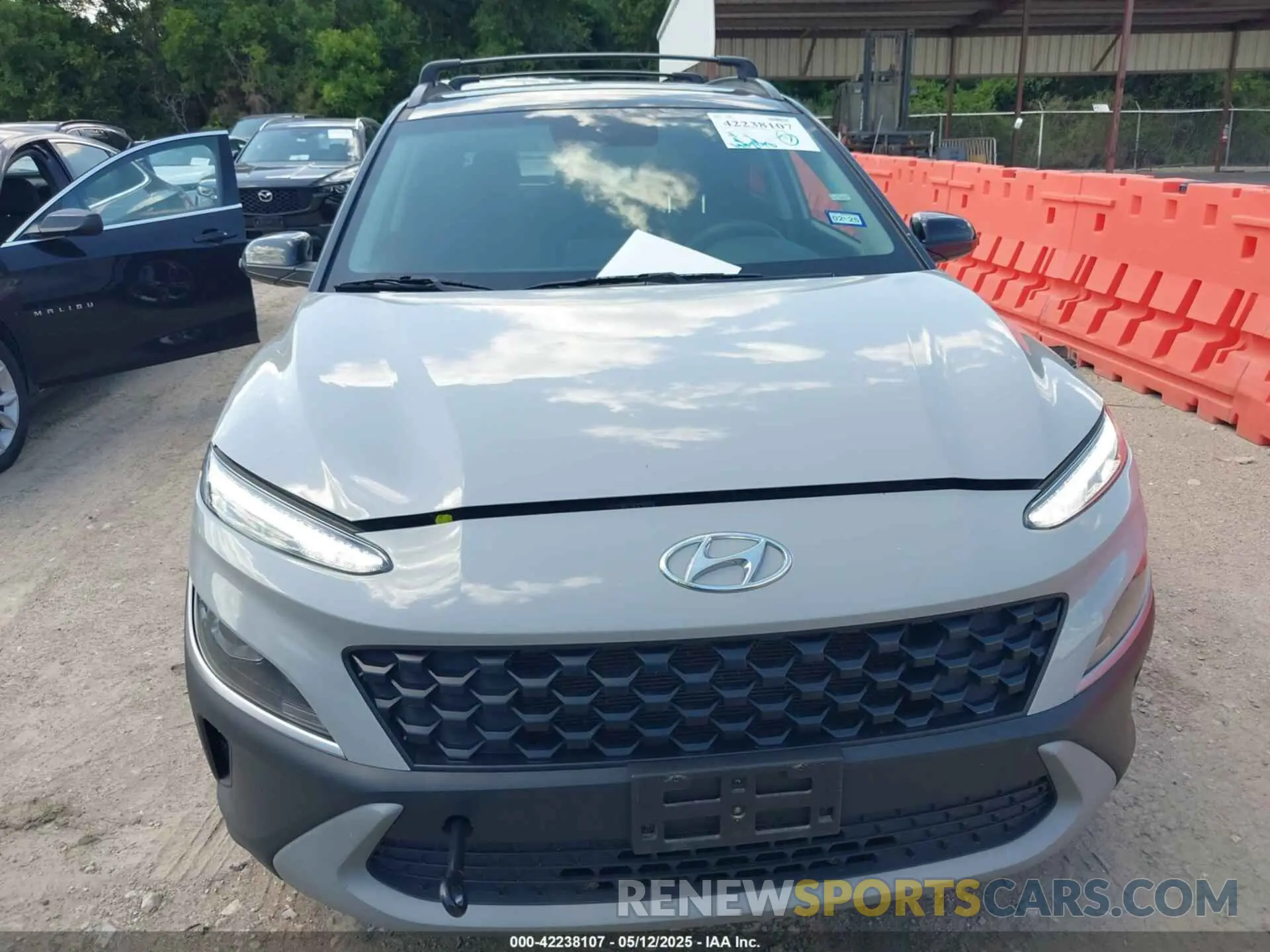 12 fotografías del automóvil dañado KM8K6CAB4PU008576 HYUNDAI KONA 2023