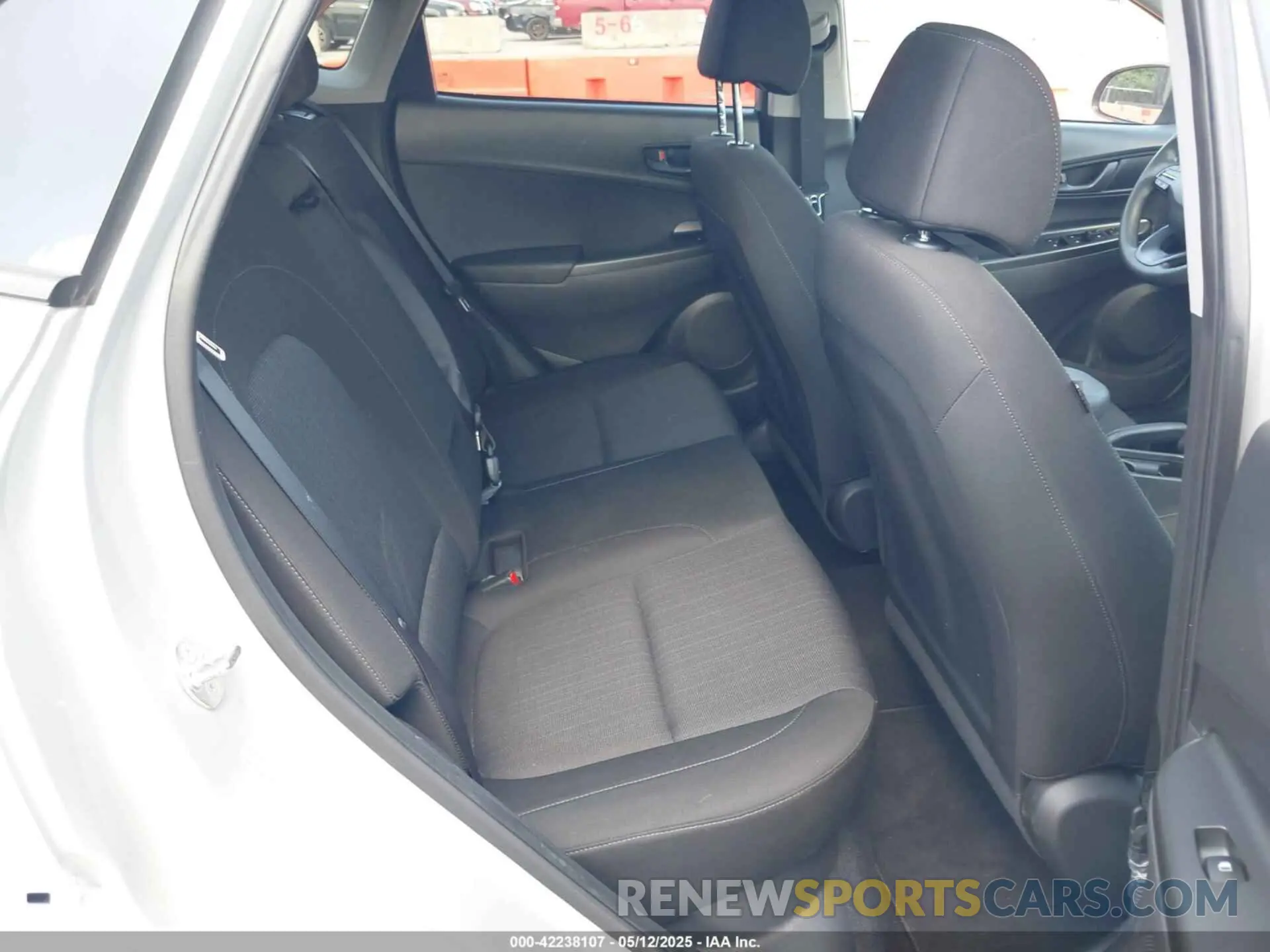 8 fotografías del automóvil dañado KM8K6CAB4PU008576 HYUNDAI KONA 2023