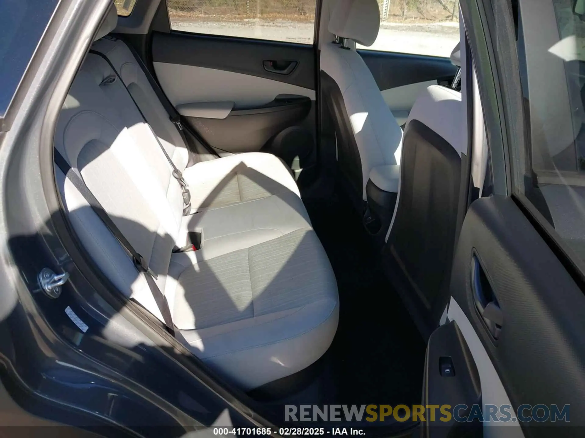 8 fotografías del automóvil dañado KM8K6CAB4PU019528 HYUNDAI KONA 2023