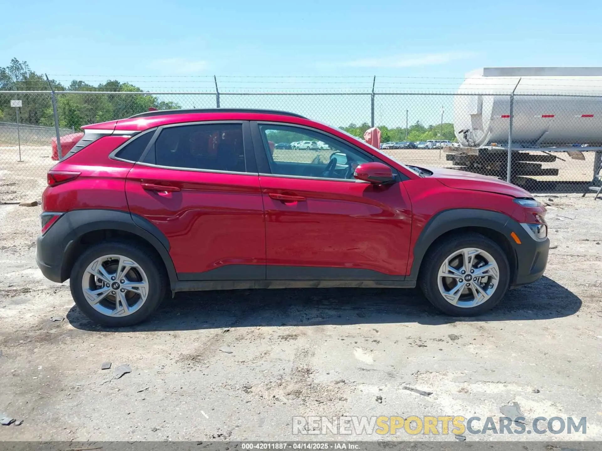 13 fotografías del automóvil dañado KM8K6CAB4PU055901 HYUNDAI KONA 2023