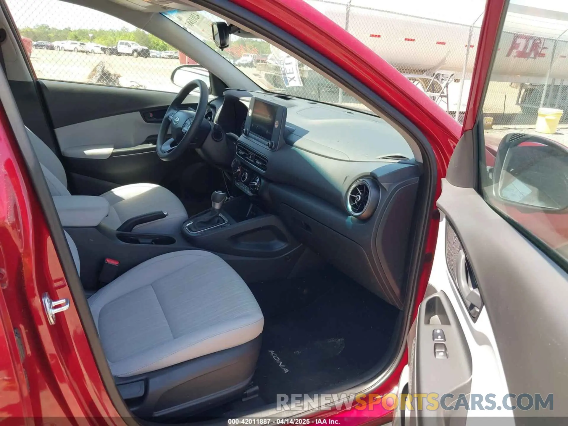 5 fotografías del automóvil dañado KM8K6CAB4PU055901 HYUNDAI KONA 2023